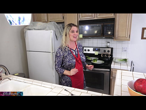 ❤️ Stepmom u munghje in cucina prima di a so data ❤ Porno à noi % co.pornplaybb.ru% ☑